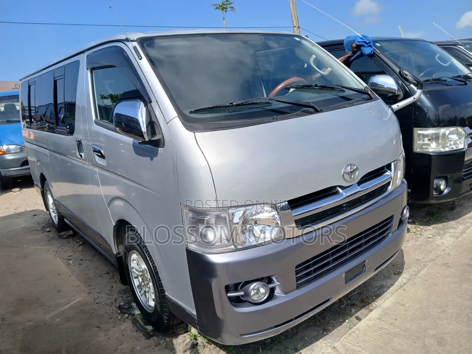 Toyota HiAce 2012 Silver