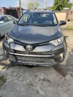 Toyota RAV4 LE FWD (2.5L 4cyl 6A) 2017 Gray