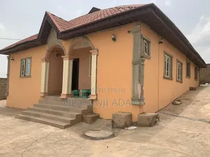 3bdrm Bungalow in Onibueja, Osogbo for sale