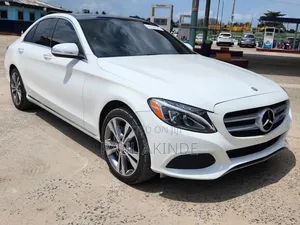 Mercedes-Benz C300 Luxury 4dr AWD 4Matic Sedan (2.0L 4cyl 7A) 2015