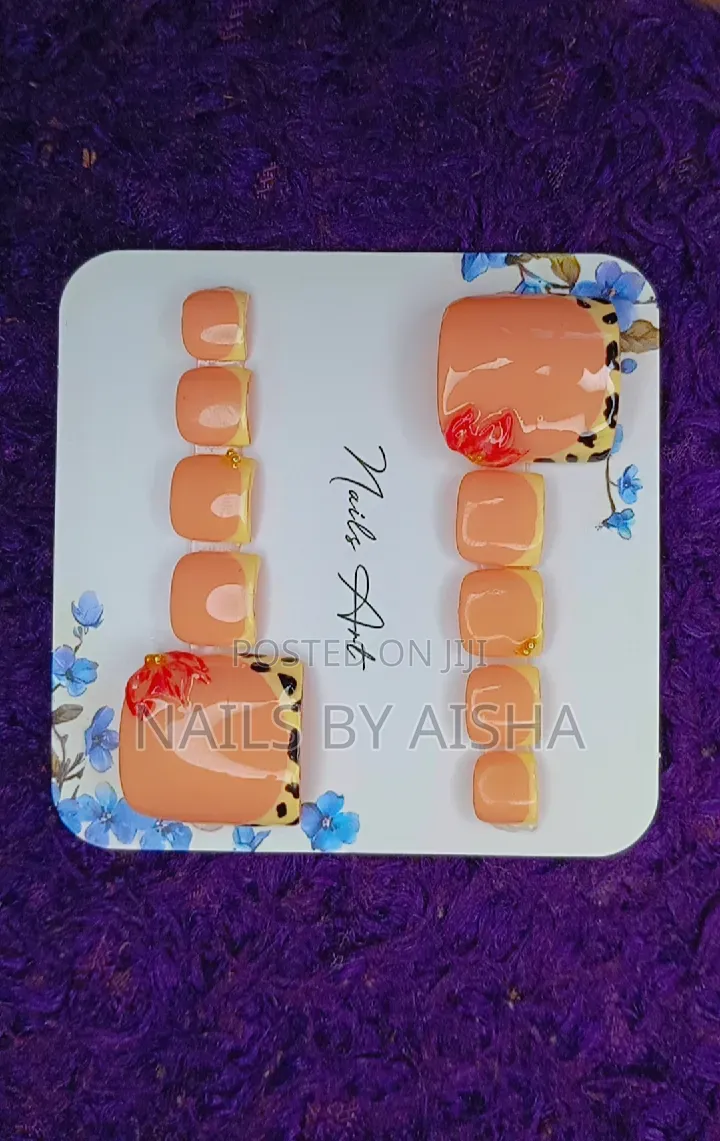 Toe Press on Nails