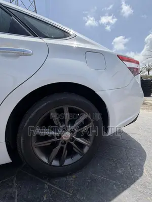 Toyota Avalon XLE 4dr Sedan (3.5L 6cyl 6A) 2014 White