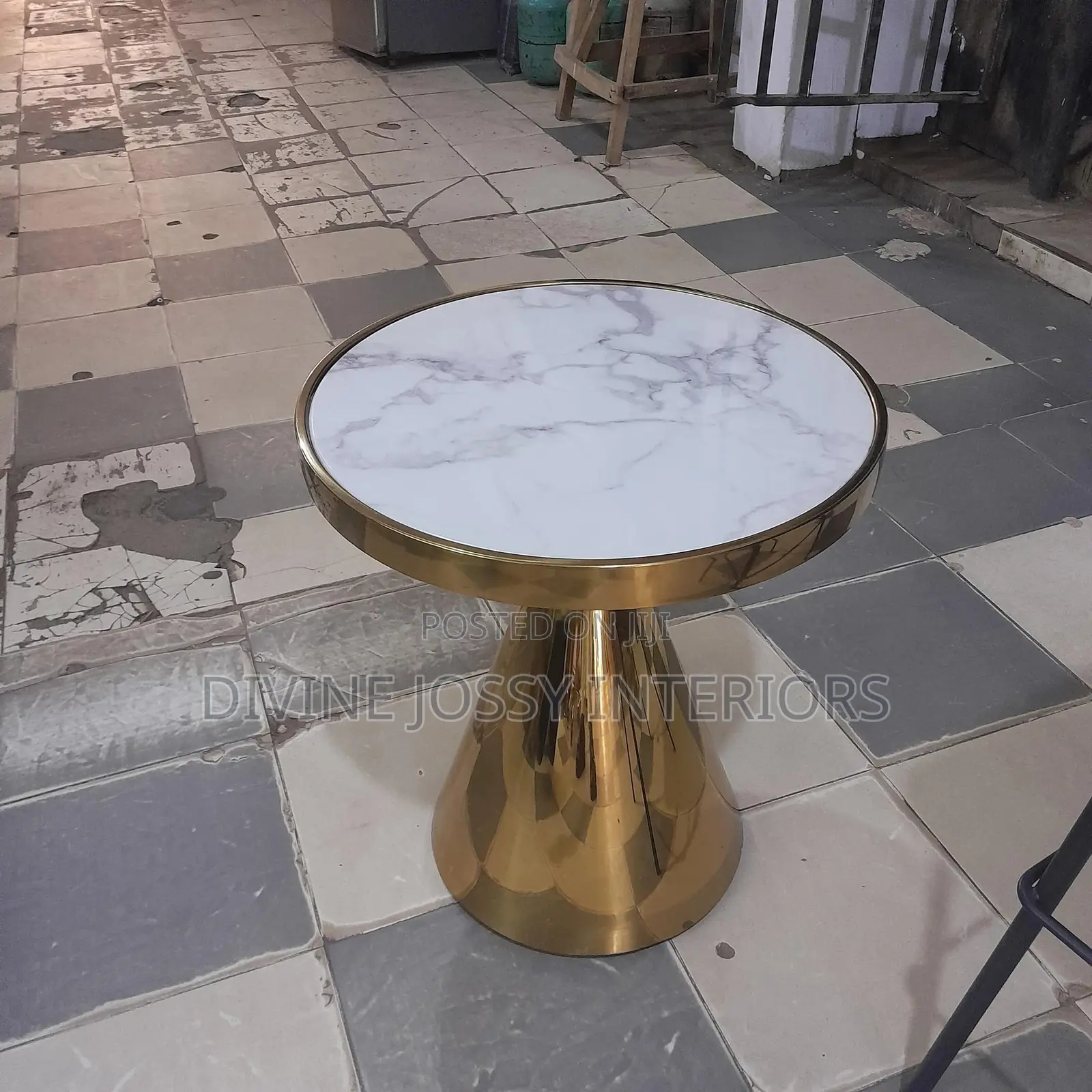 Single Center Table