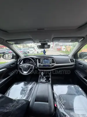 Toyota Highlander XLE 4x4 V6 (3.5L 6cyl 8A) 2018 Black