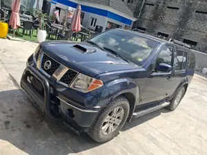 Nissan Pathfinder 2006 Blue