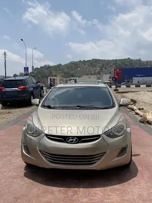 Hyundai Elantra Limited Sedan FWD (1.8L 4cyl 6A) 2013 Gold