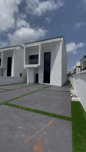 4bdrm Duplex in Ilaje / Lekki for sale