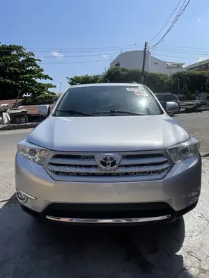 Toyota Highlander 3.5L 4WD 2013 Silver