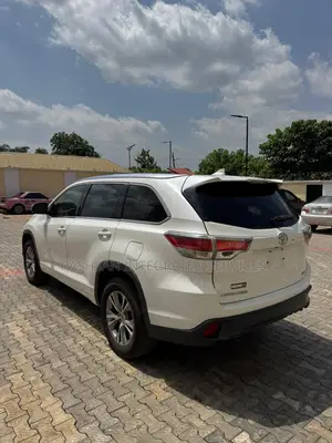 Toyota Highlander XLE 4dr SUV (3.5L 6cyl 6A) 2015 White