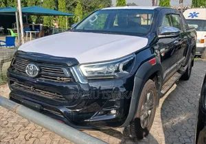New Toyota Hilux 2025 Black