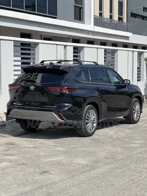 Toyota Highlander Platinum AWD 2024 Blue