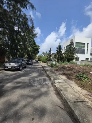 Primed 800sqm Residential Plot in a Beautiful Estate