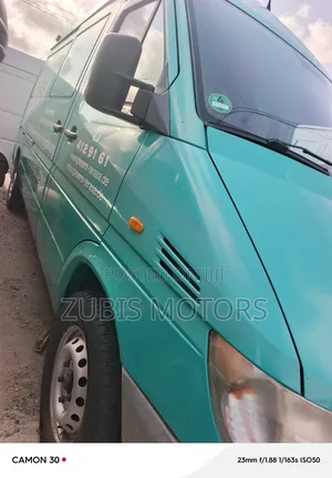 Mercedes-Benz Sprinter 2000 Green