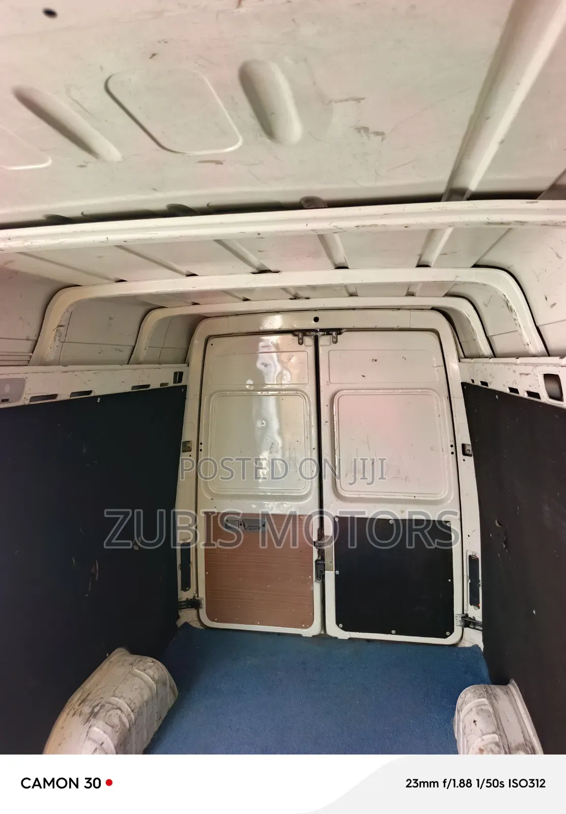 Volkswagen LT 2000 White