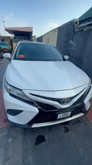 Toyota Camry XSE (2.5L 4cyl 8A) 2019 White