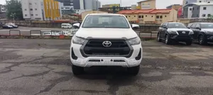 New Toyota Hilux 2025 White