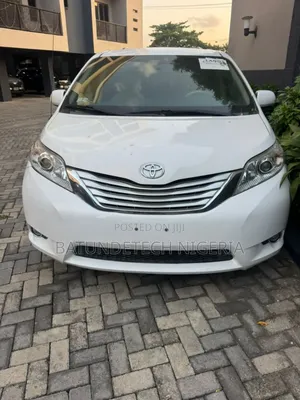 Toyota Sienna LE 7 Passenger 2012 White