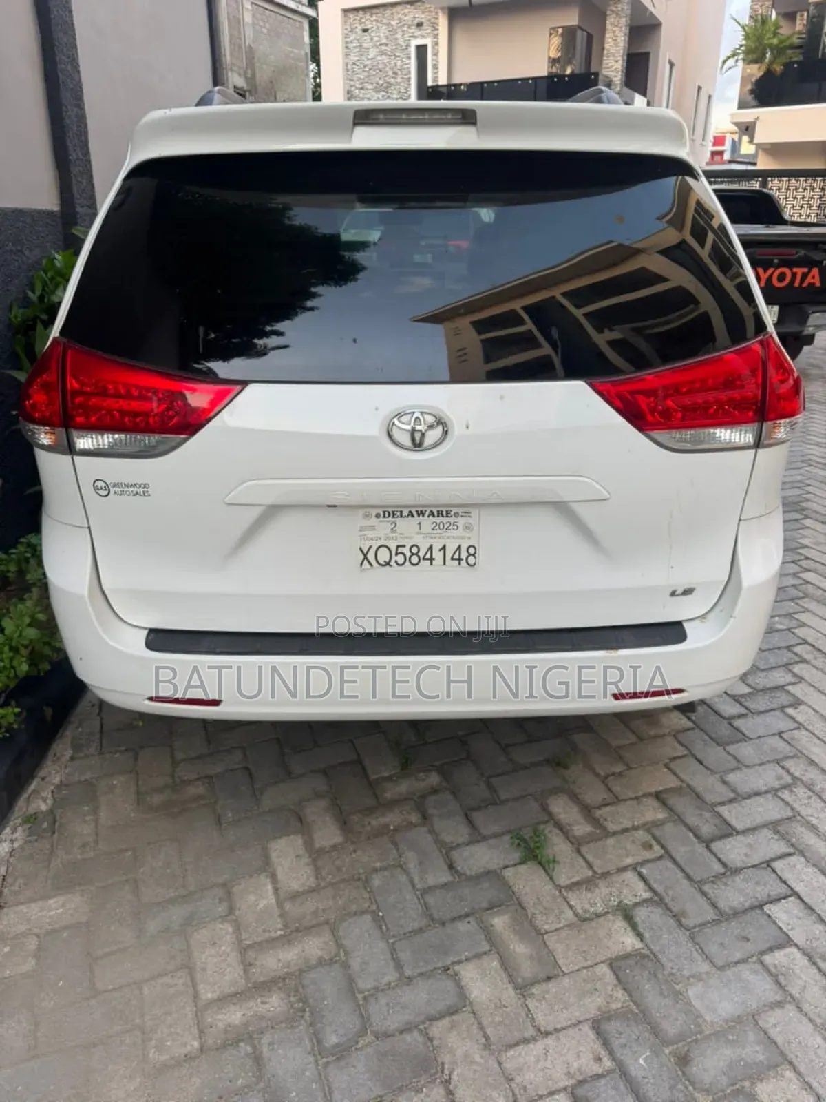 Toyota Sienna LE 7 Passenger 2012 White