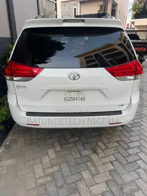 Toyota Sienna LE 7 Passenger 2012 White