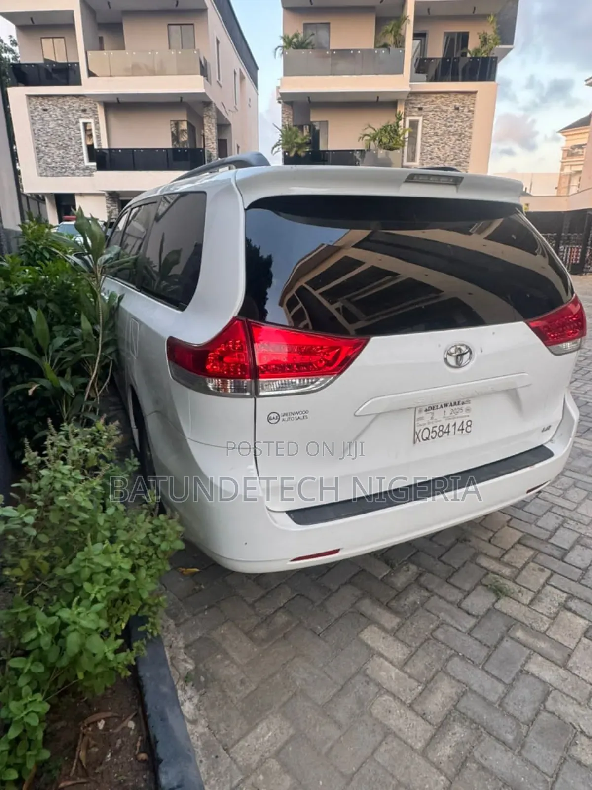 Toyota Sienna LE 7 Passenger 2012 White