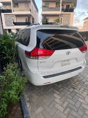 Toyota Sienna LE 7 Passenger 2012 White