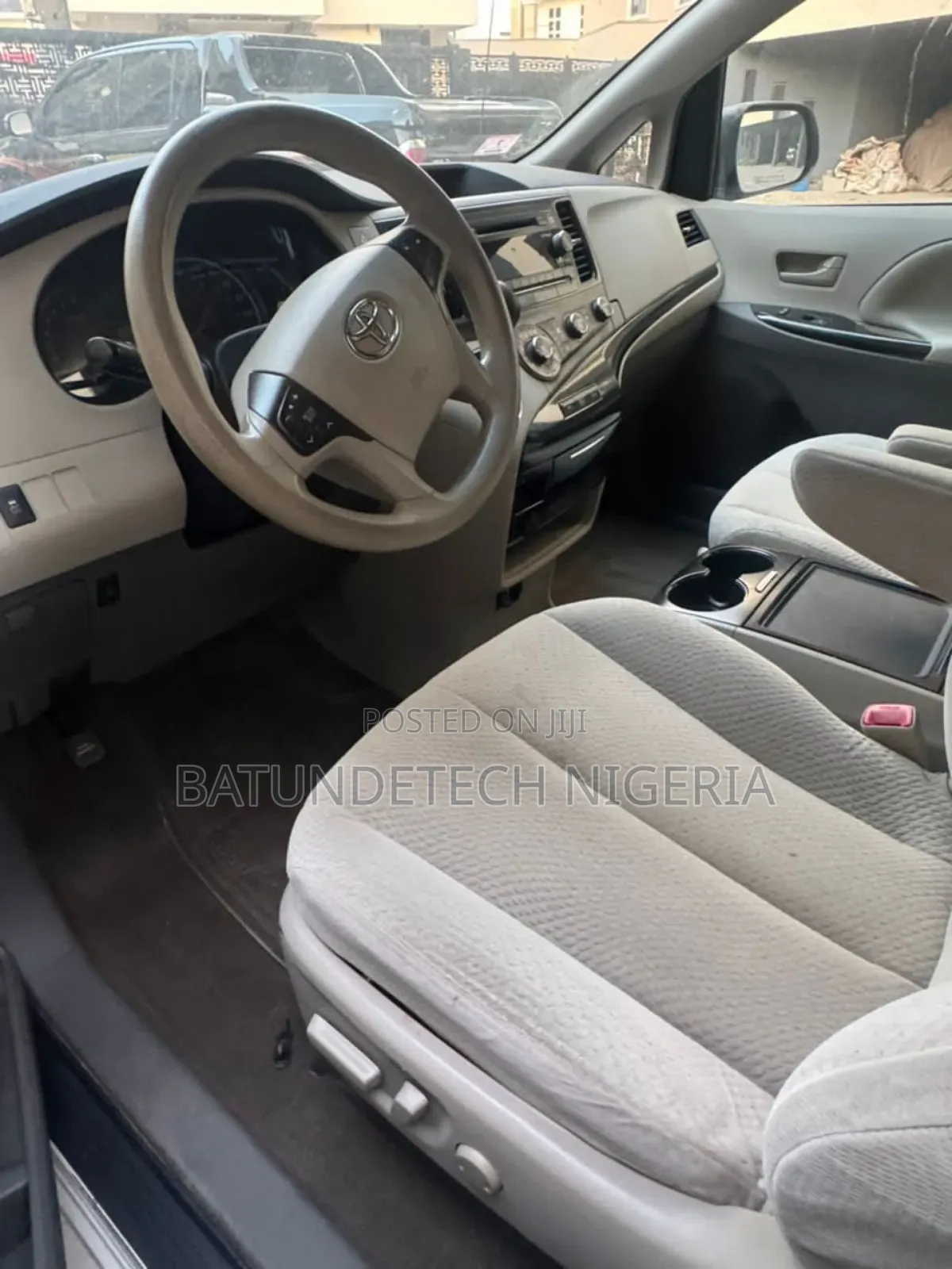 Toyota Sienna LE 7 Passenger 2012 White