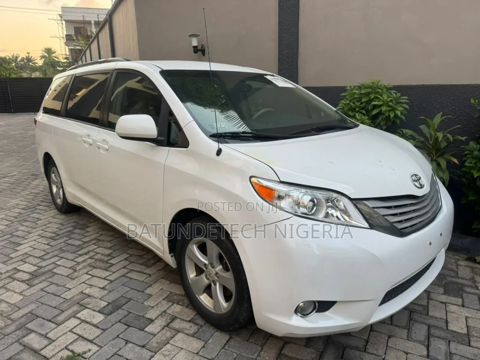 Toyota Sienna LE 7 Passenger 2012 White
