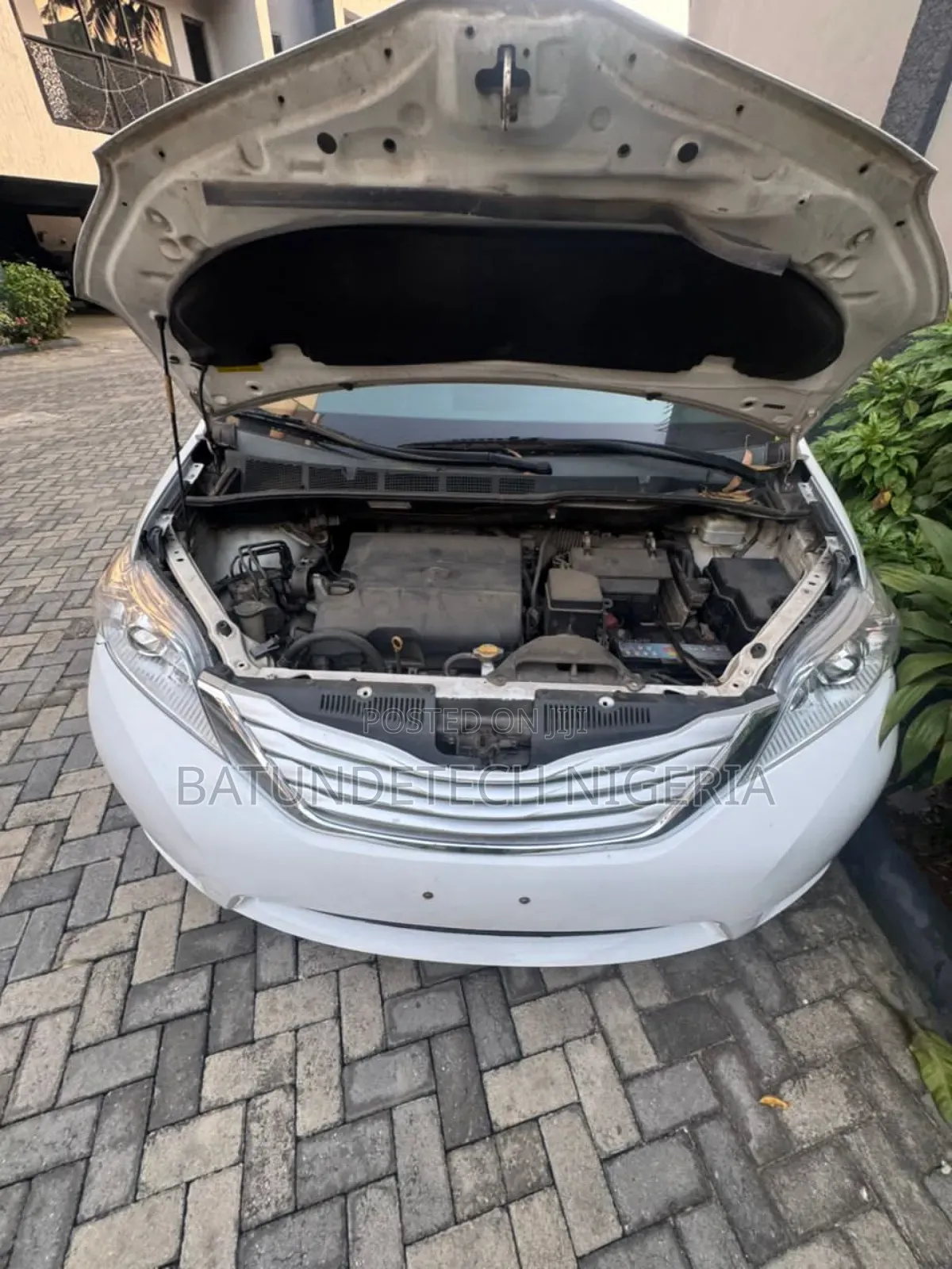 Toyota Sienna LE 7 Passenger 2012 White