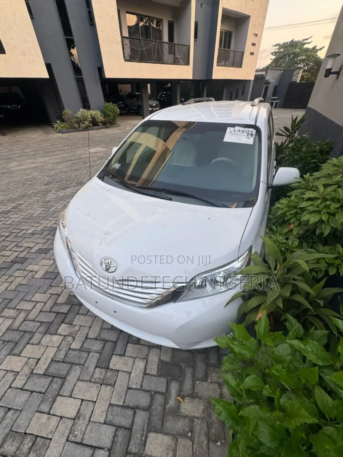 Toyota Sienna LE 7 Passenger 2012 White
