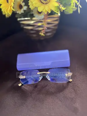 Diamond Cut Rimless Reading Glass