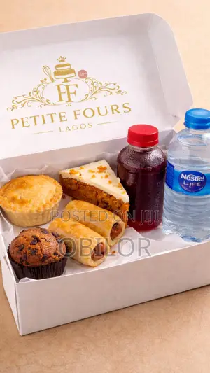 Petite Pastry Box