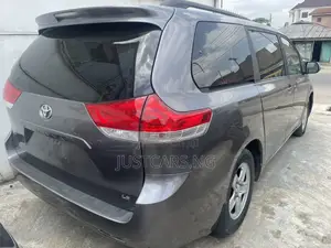 Toyota Sienna 2011 Gray