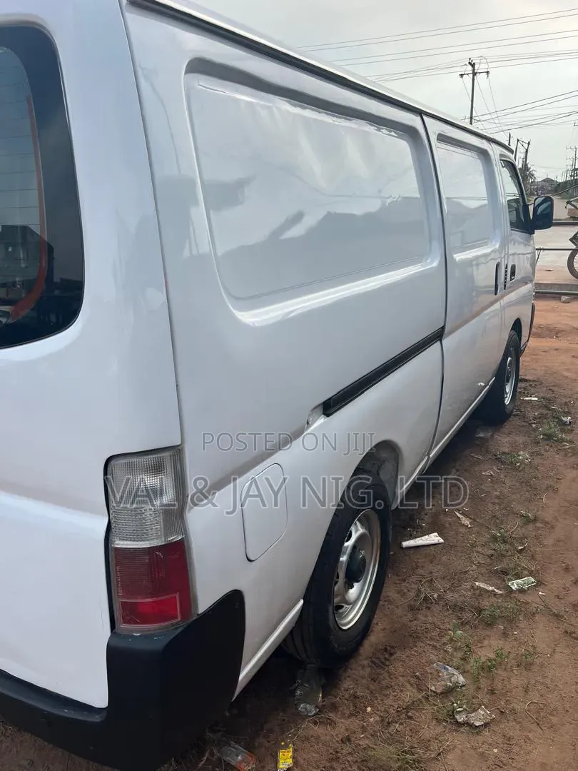 Nissan Caravan (Urvan) 2010 White