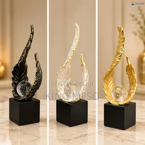 Turnt Up Leaf Crystal
Stunning and Unique Decor Piece