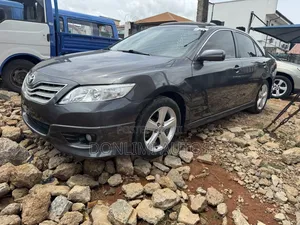 Toyota Camry SE 4dr Sedan (2.5L 4cyl 6A) 2011 Gray