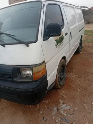 Toyota HiAce 2002 Yellow