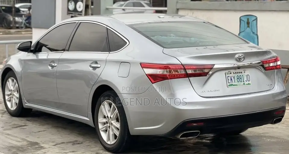 Toyota Avalon XLE 4dr Sedan (3.5L 6cyl 6A) 2015 Silver