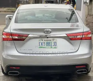 Toyota Avalon XLE 4dr Sedan (3.5L 6cyl 6A) 2015 Silver