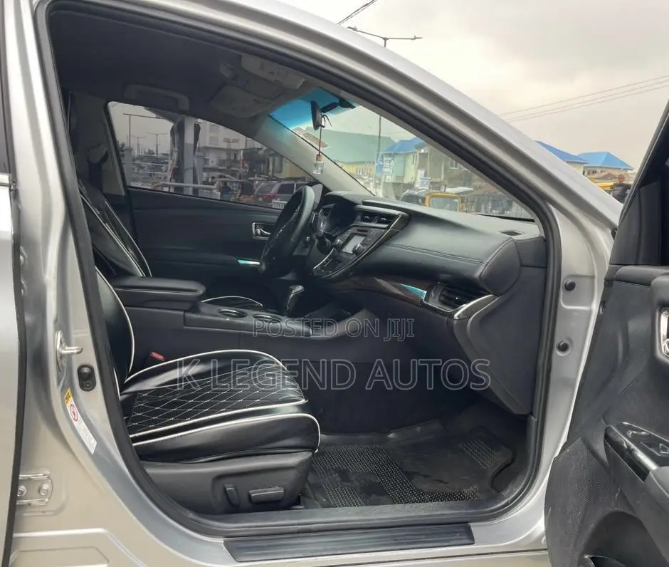 Toyota Avalon XLE 4dr Sedan (3.5L 6cyl 6A) 2015 Silver