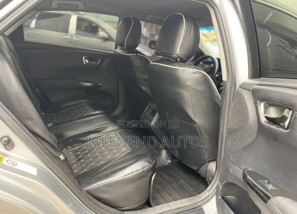 Toyota Avalon XLE 4dr Sedan (3.5L 6cyl 6A) 2015 Silver