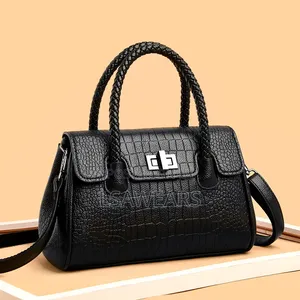 New Women's Handbag,Stylish and Trendy. Black Colour
