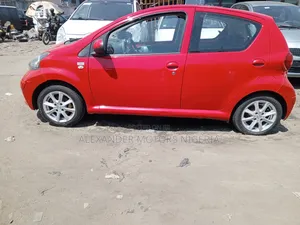 Toyota Aygo 1.0 5-Door 2006 Red