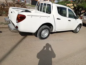 Mitsubishi L200 Double Cab 2.4 4WD 2004 White