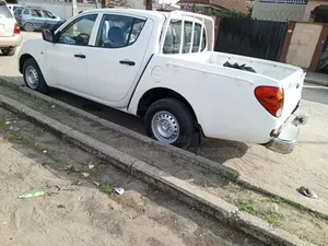 Mitsubishi L200 Double Cab 2.4 4WD 2004 White