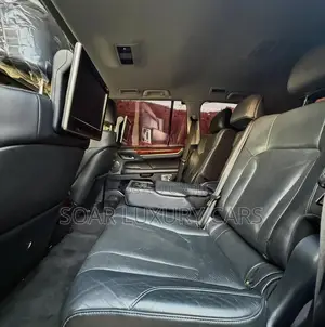 Lexus LX 570 AWD 2018 Gold