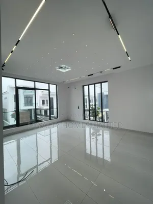 5bdrm Duplex in Chevron for sale