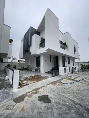 5bdrm Duplex in Chevron for sale
