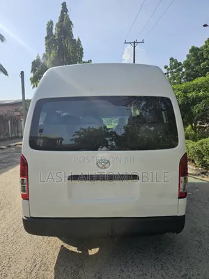 Toyota HiAce 2015 White