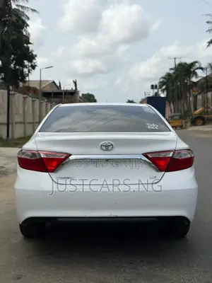 Toyota Camry LE 4dr Sedan (2.5L 4cyl 6A) 2016 White