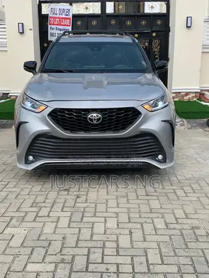 Toyota Highlander XSE AWD 2023 Silver